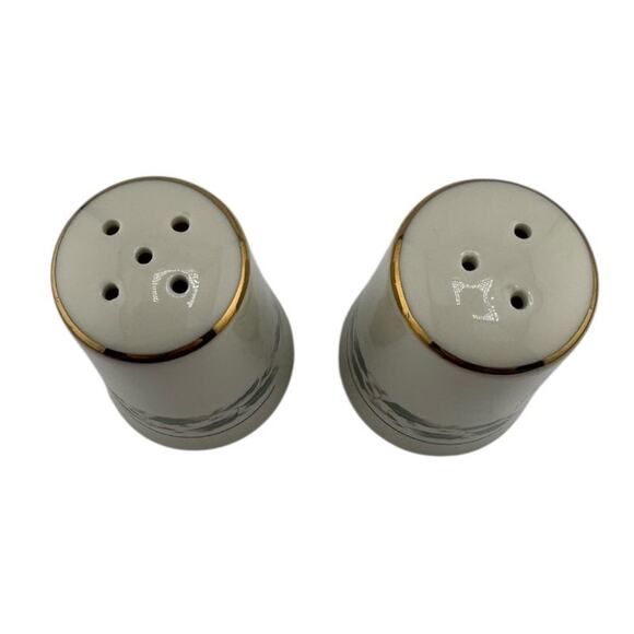 Vintage Holly Berry Porcelain Salt Pepper Shakers 14K Gold Trim Festive - Picture 2 of 3